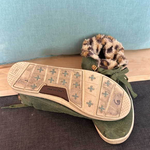 TOMS Highland botas in Highland Green Leopard Fleece women’s size 8 - Picture 4 of 7